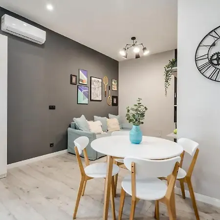 Trendy Design Apartment- 1 Br- Ac